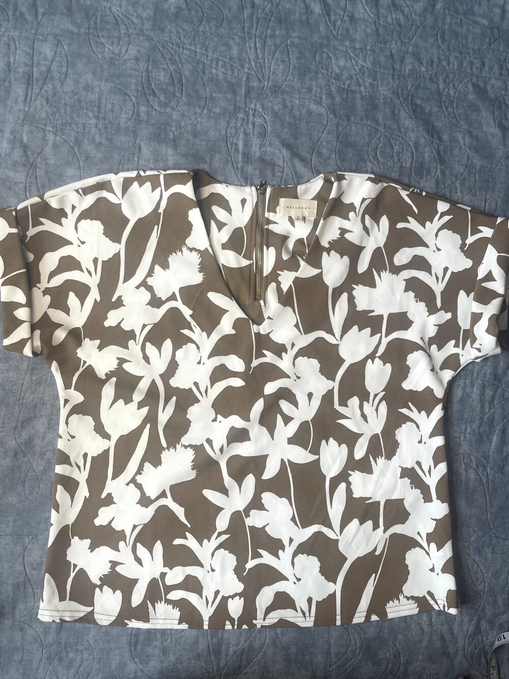 Melloday Olive Brown White Tulip Floral V-Neck Blouse Small S CET204611-TM
